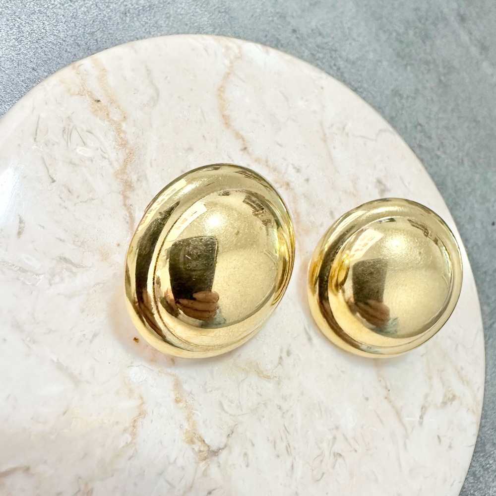 Vintage 1980's Monet Gold Tone Dome Round Clip On Statement Earrings - Picture 3 of 5
